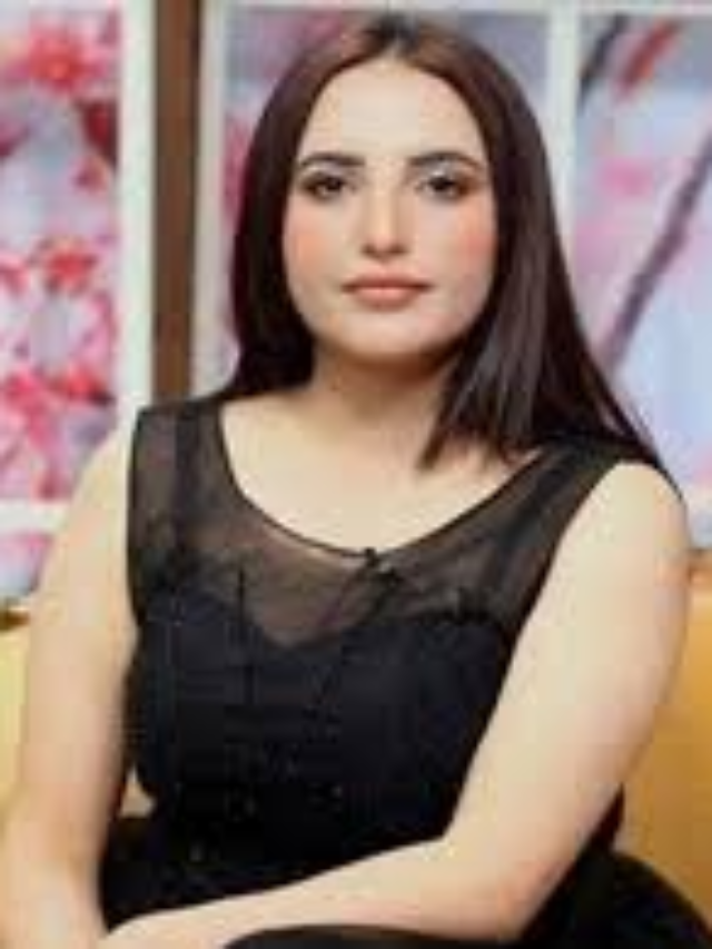 Hareem Shah is a popularly known personality born in Pakistan who has gained fame as a TikTok star model and an internet celebrity.