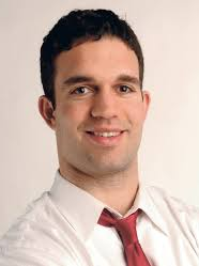 Luke Broadwater has had an extensive career in journalism, primarily focusing on politics and government affairs.