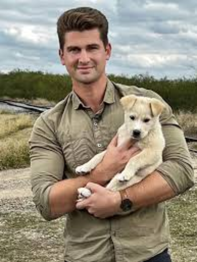 Bill Melugin is a multi-award-winning media personality who belongs to the United States.